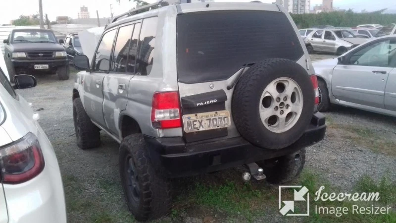 Mitsubishi Pajero IO 1999 em Itajaí - Santa Catarina