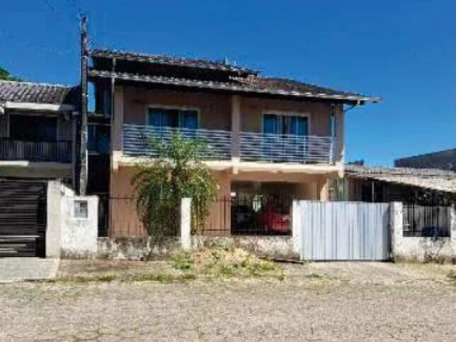 Terreno com Edificações no Loteamento Jardim Figueira em Gaspar/SC em Gaspar - Santa Catarina