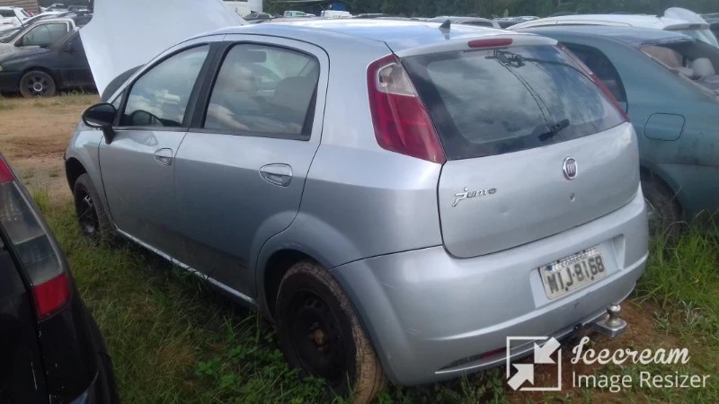 Fiat Punto Essence 1.6 2011/2012 em Joinville