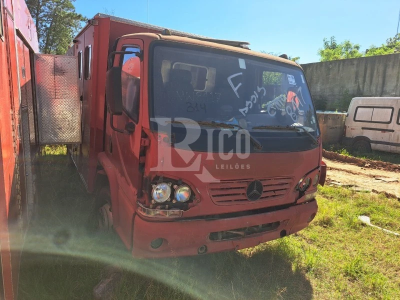 Mercedes-Benz 915C 915C Vermelho 4x2 Sem cadastro DETRAN em Mogi Das Cruzes - São Paulo