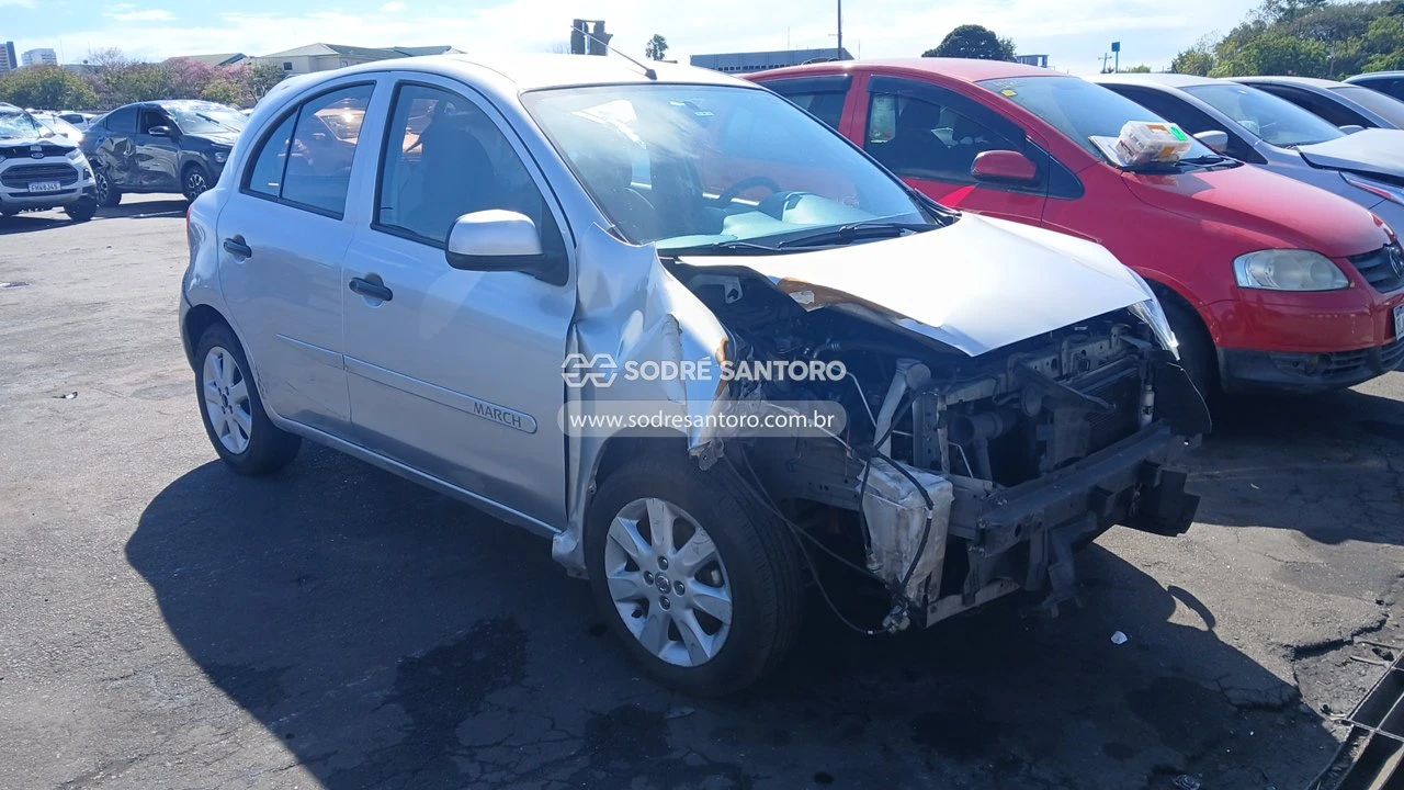 Nissan March 10S 2012/2013 1.0 Flex Manual em Guarulhos - São Paulo