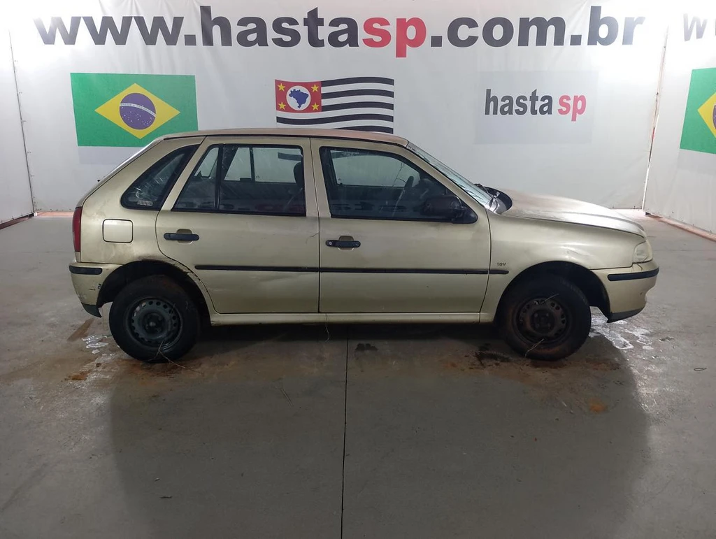 Volkswagen Gol Gol 16V Plus 2001 Bege em Casa Branca - São Paulo