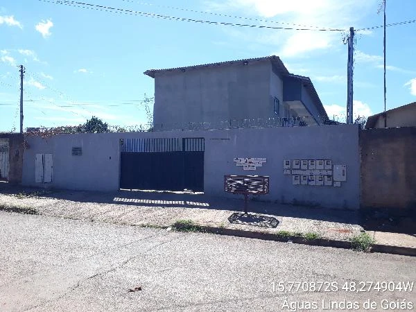 Apartamento com 2 quartos, WC, sala e cozinha em condomínio na região de Águas Lindas de Goiás