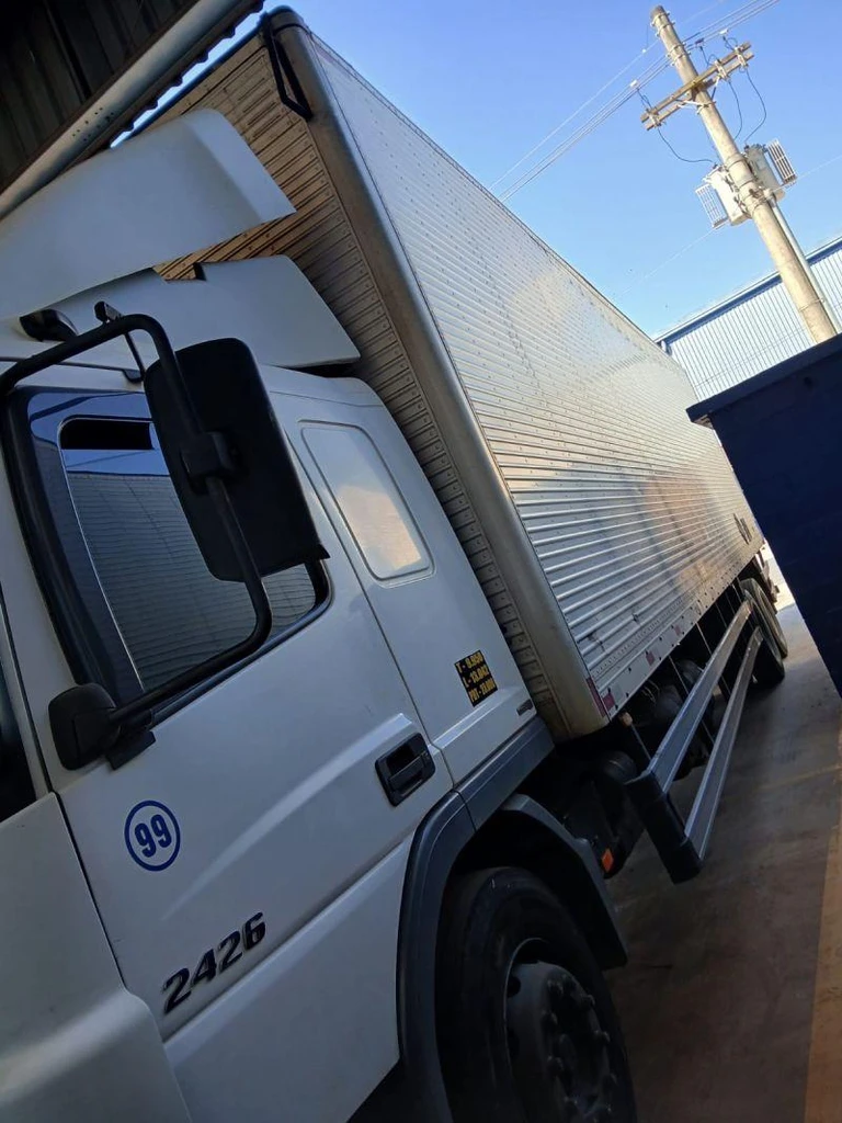 Mercedes-Benz Atego Atego 2426 2014 4x2? Manual Diesel em Ribeirão Preto