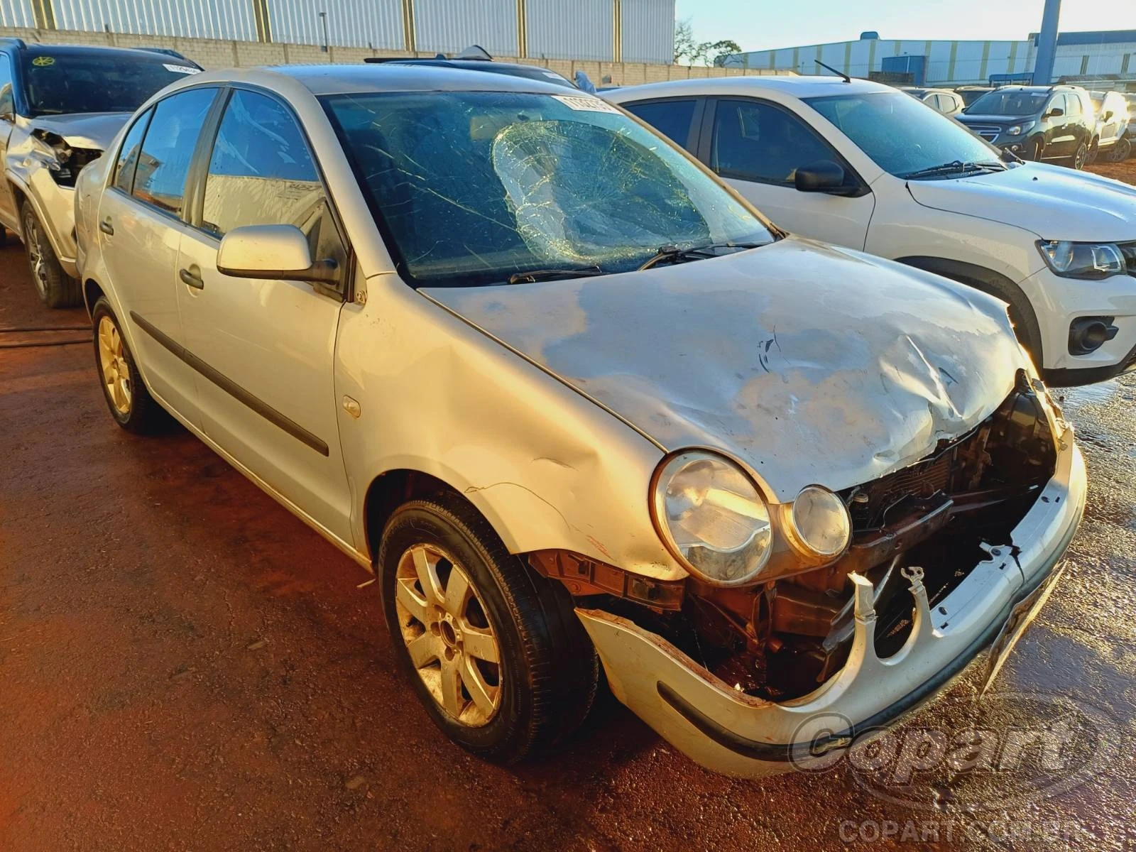 Volkswagen Polo Sedan 2005 1.6 Médio Monta Automático em Aparecida De Goiânia - Goiás