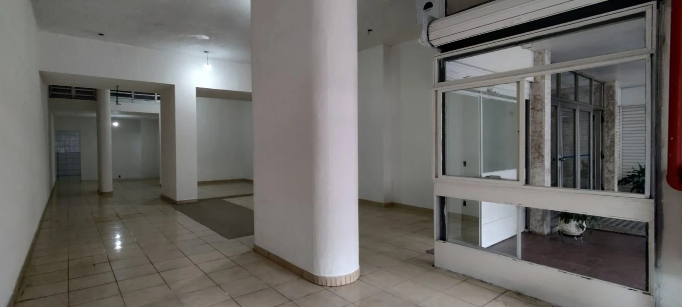 Loja Comercial com 143m² em Porto Alegre/RS em Porto Alegre - Rio Grande do Sul