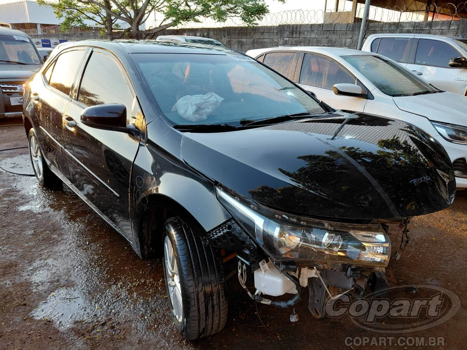 Toyota Corolla GLi 2017 1.8 Automático em Aparecida De Goiânia - Goiás