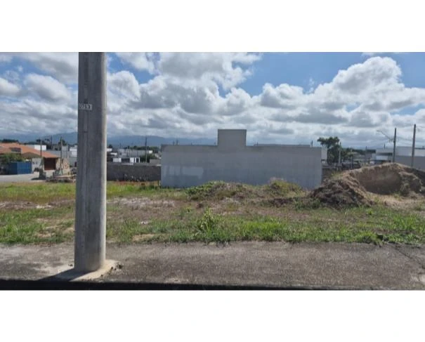 Terreno no Lote 15, Quadra A, Loteamento Santa Clara em Pindamonhangaba/SP em Pindamonhangaba - São Paulo