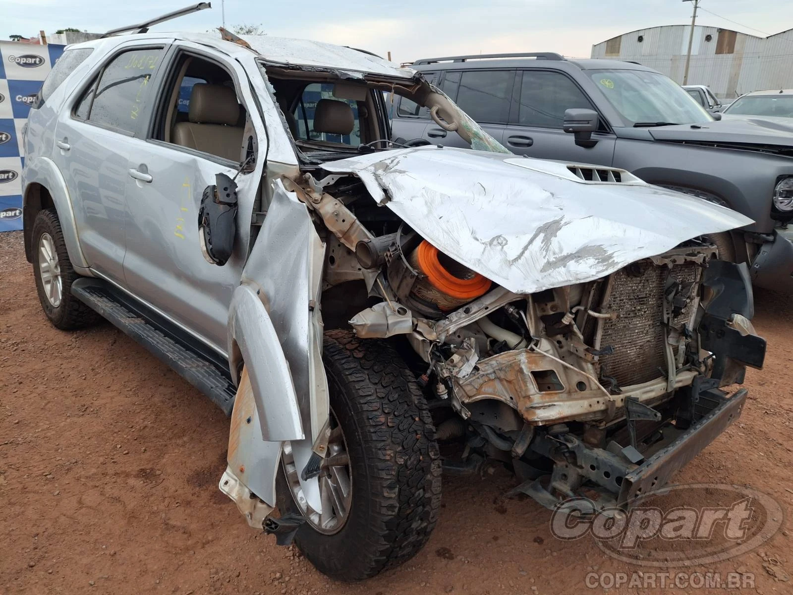 Toyota Hilux SW4 SRV 2015 3.0 D-4D Turbo em Cuiabá - Mato Grosso