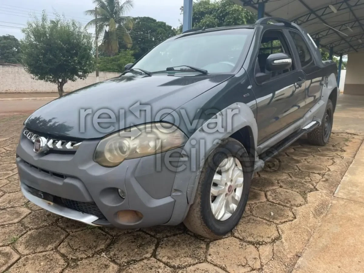 Fiat Strada Adventure CD 2010 Manual 4x2 com Avarias