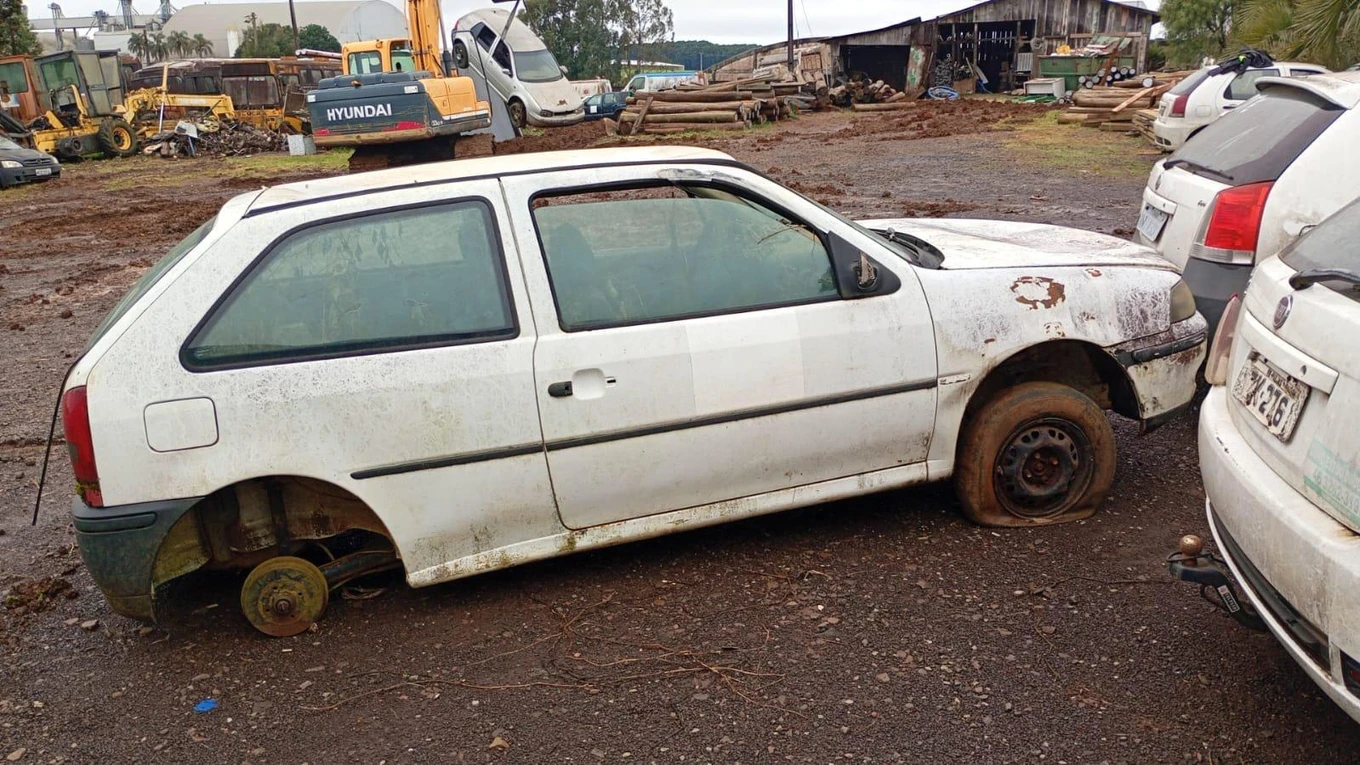 Volkswagen Gol 2004 Sucata em Palmas - Paraná