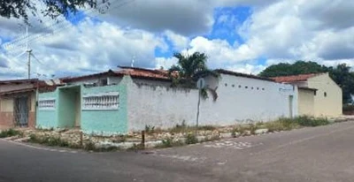 Casa com 2 Quartos e Terreno em Aracati/CE em Aracati - Ceará