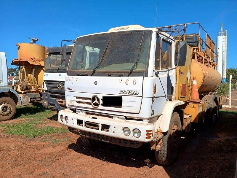Mercedes-Benz 2428 2428 2004 6x4 Tanque 15.000L em Paraíso - São Paulo