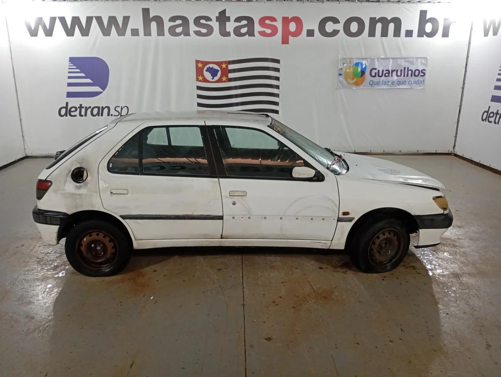 Peugeot 306 XR XR 1997 Branco em Casa Branca - São Paulo