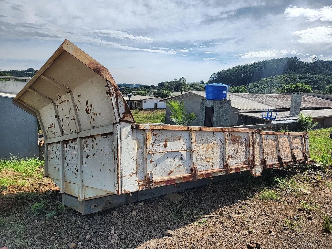 Carroceria Basculante Com Chassi em Entre Rios - Santa Catarina