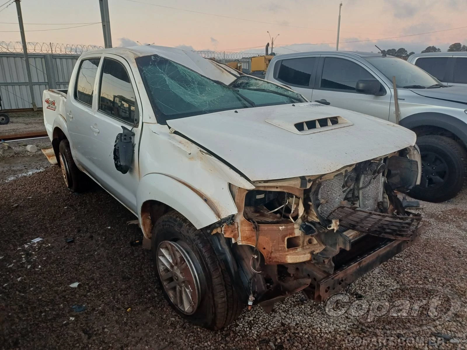 Toyota Hilux SRV 2015 3.0 D-4D Turbo em São José Dos Pinhais - Paraná