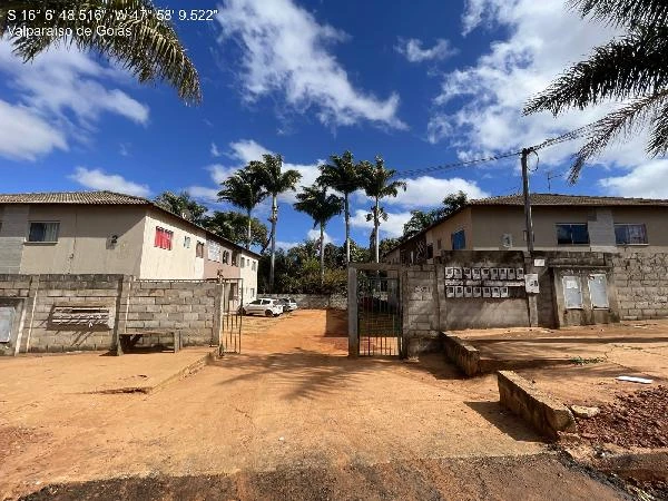 Apartamento em bairro residencial com entrada de condomínio