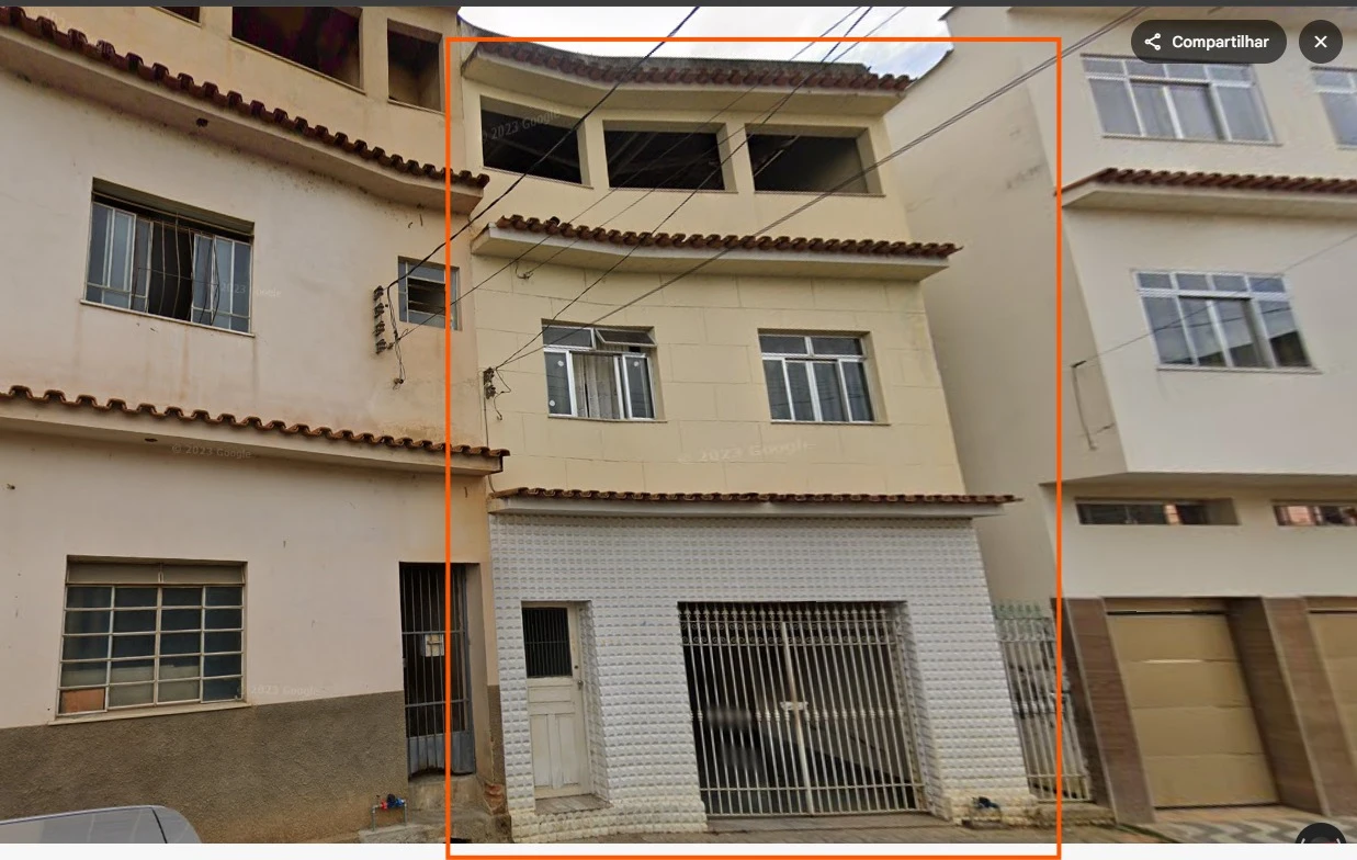 Casa com 3 Pavimentos em Muriaé/MG em Muriaé - Minas Gerais