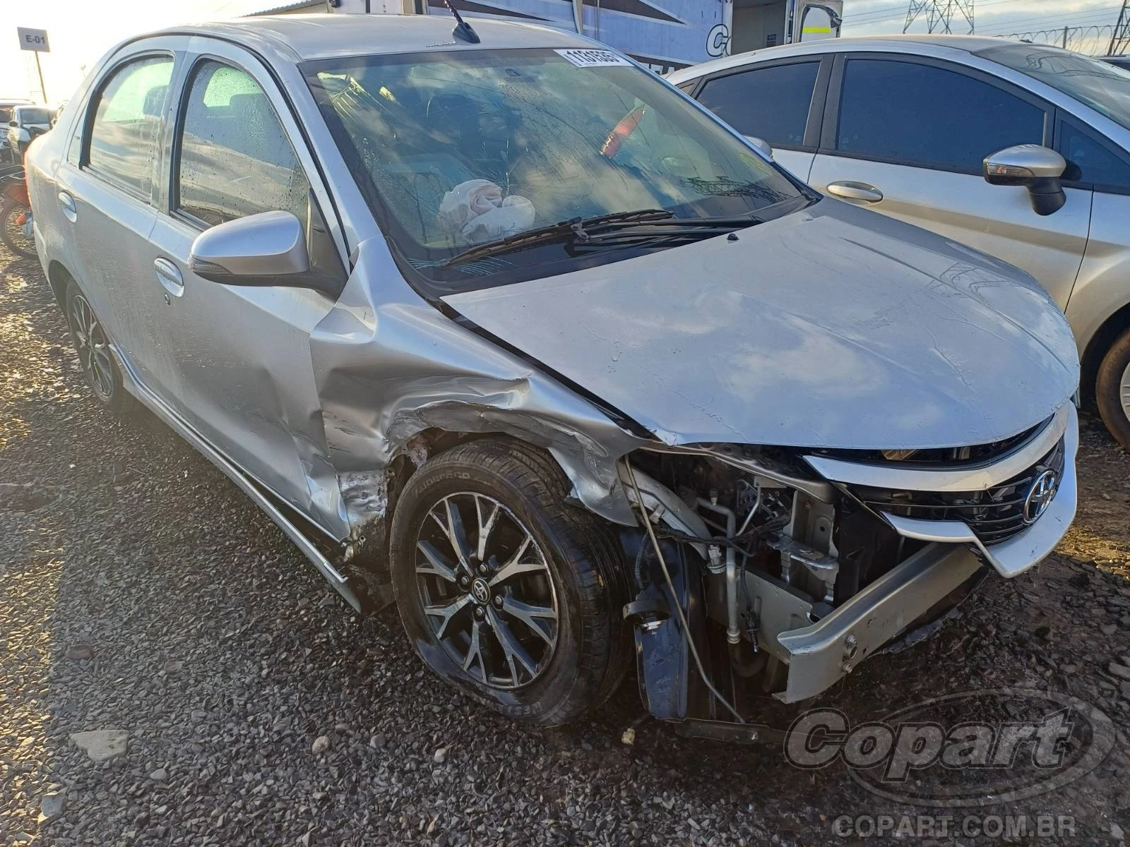 Toyota Etios Seda Platinum 2017 1.5 Automático em Canoas - Rio Grande do Sul