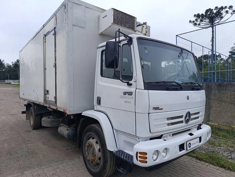 Mercedes-Benz 1718 1718 2010/2011 Frigorífico em Curitiba - Paraná