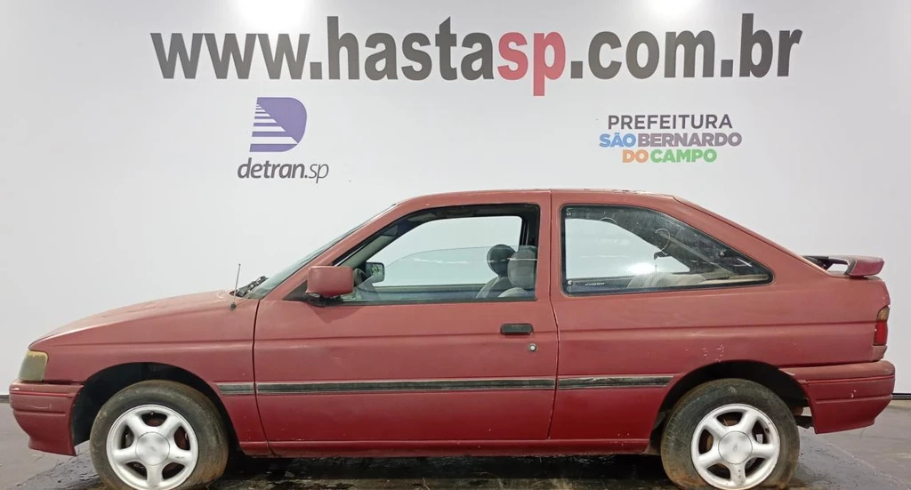 Ford Escort 2.0I R 1996 Vermelha em Casa Branca - São Paulo