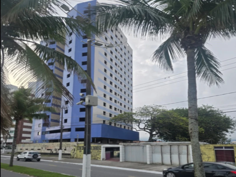 Prédio com 91 apartamentos em Praia Grande/SP em Praia Grande - São Paulo