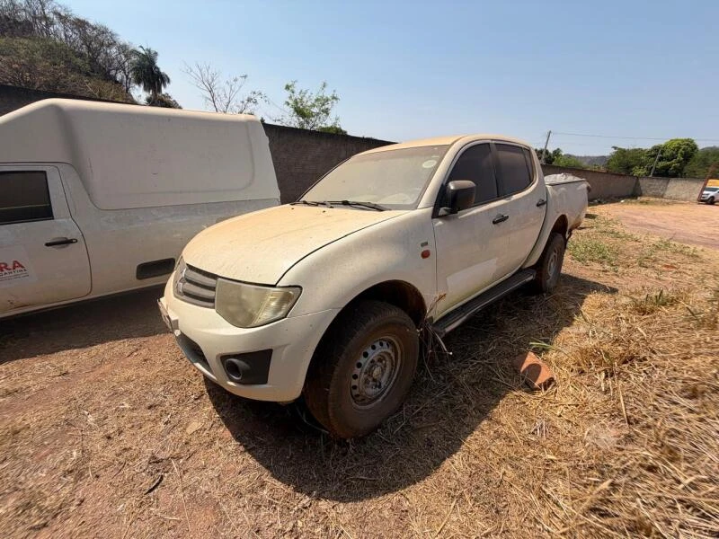 Mitsubishi L200 Triton GLX D 2016/2017 Branca CG24430 em Aurora Do Tocantins - Tocantins