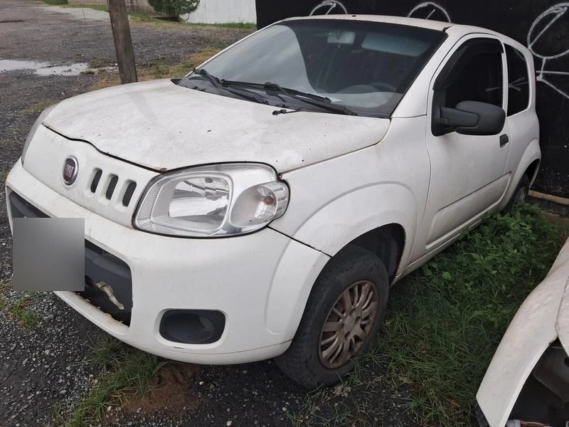 Fiat Uno Vivace Vivace 2014/2015 1.0 Manual com Avarias em Osasco - São Paulo