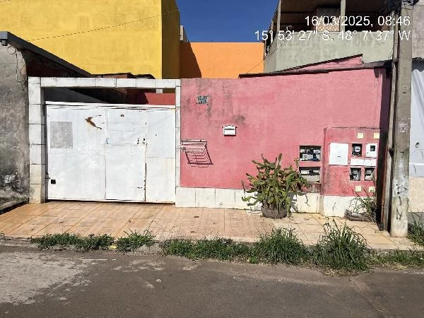 Casa com 3 Quartos e 1 Vaga em Samambaia/DF em Taguatinga - Distrito Federal