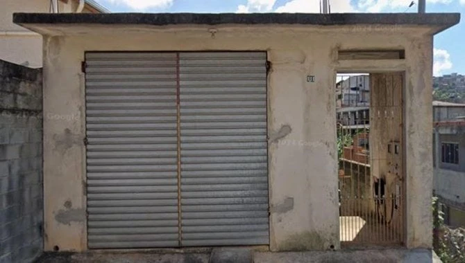 Terreno com construção simples em Francisco Morato/SP em Francisco Morato - São Paulo