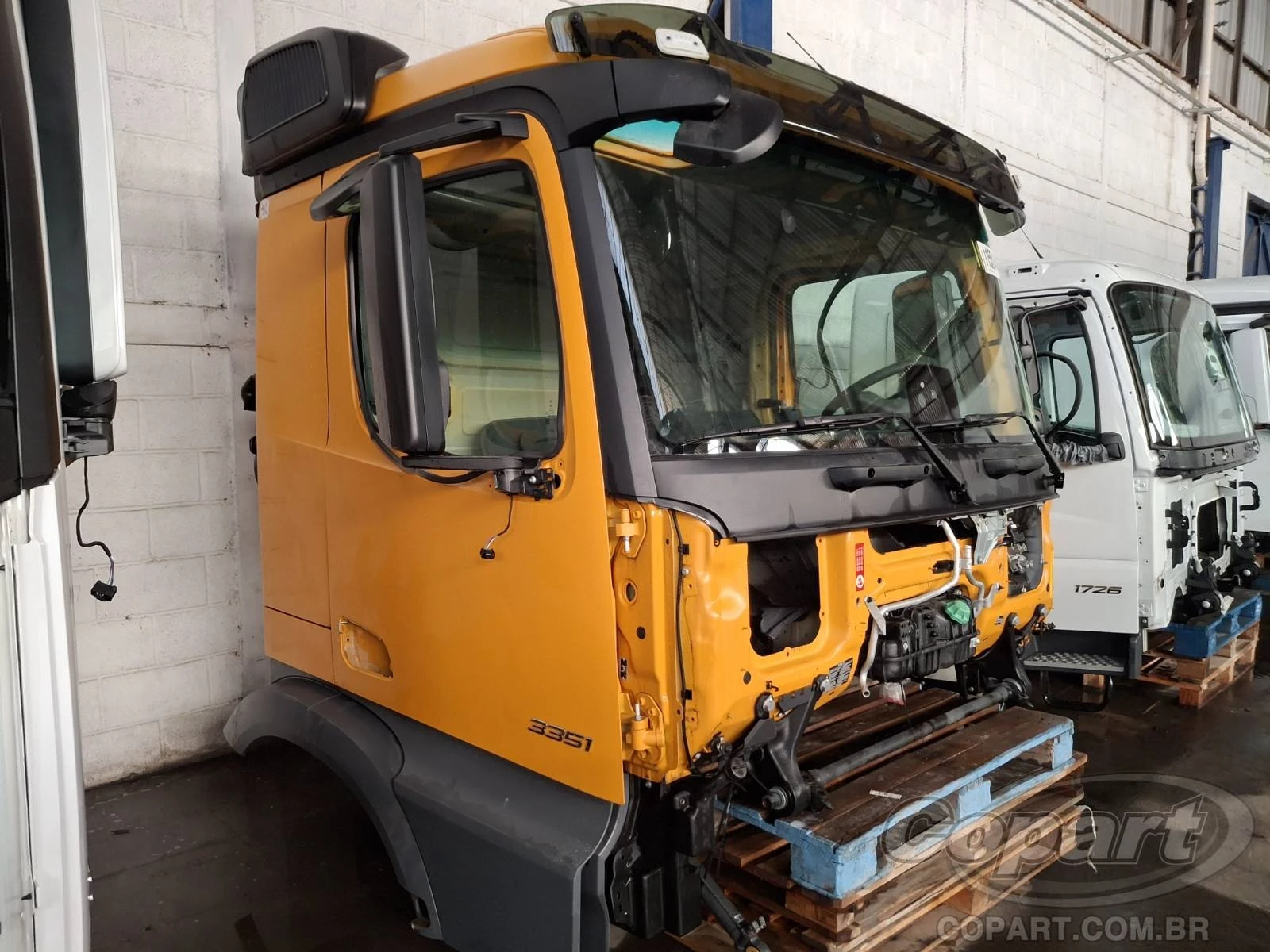 Mercedes-Benz Cabine Cabine MB AROCS 3351 em Embu Das Artes - São Paulo