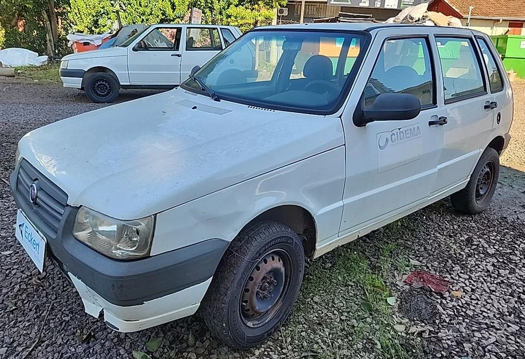 Fiat Uno Mille Economy 2013 1.0 Flex Manual com avarias em Chapecó - Santa Catarina