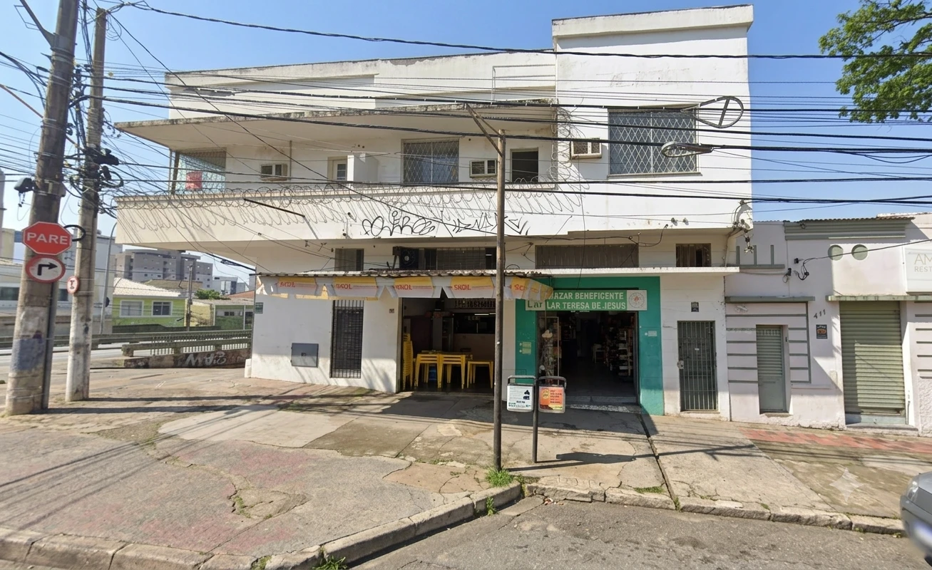 Prédio Comercial com 4 Lojas Alugadas em Belo Horizonte/MG em Belo Horizonte - Minas Gerais