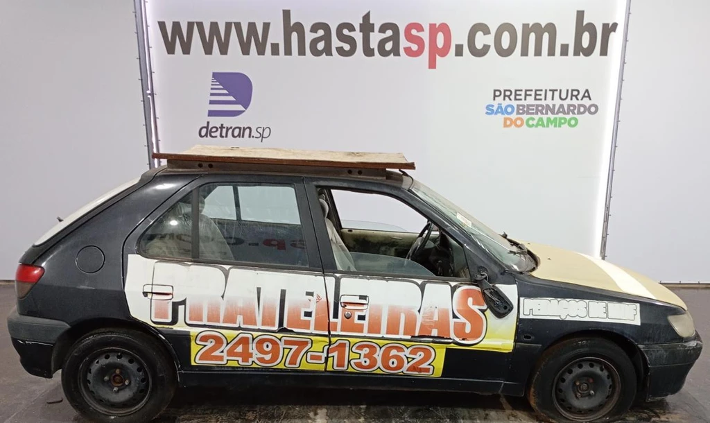 Peugeot 306 1998 1999 Preto em Casa Branca - São Paulo