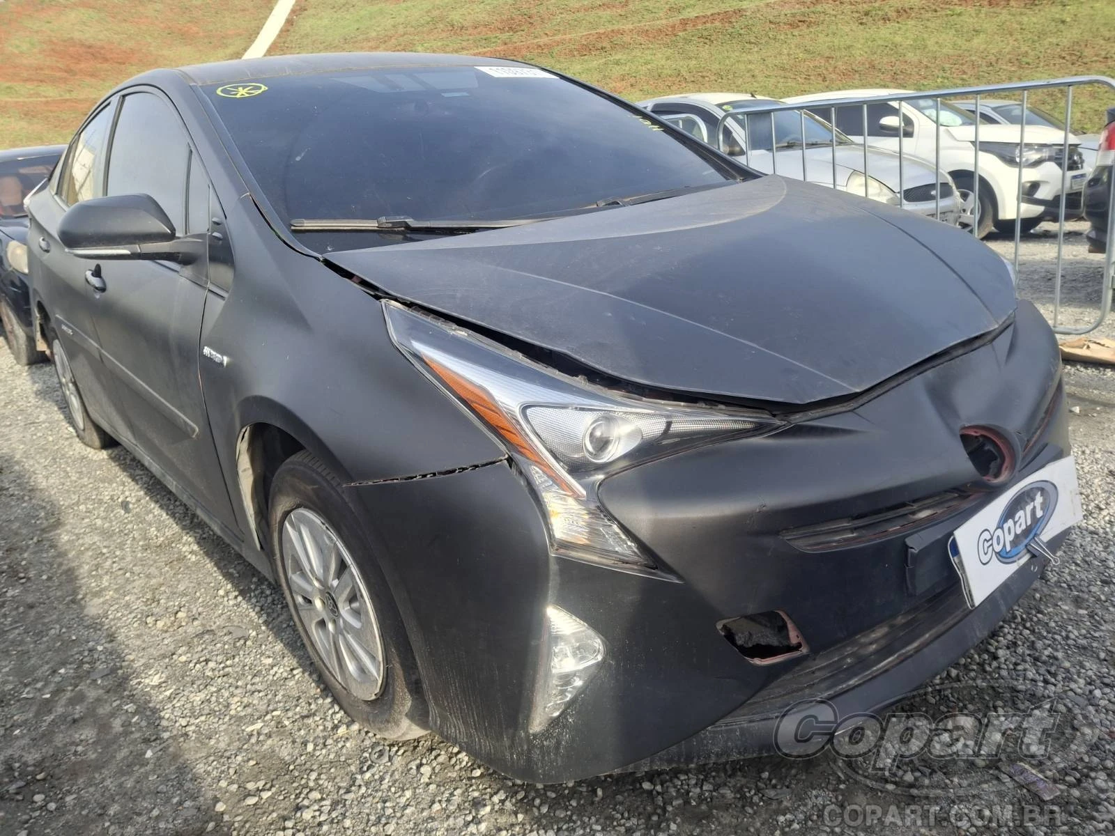 Toyota Prius Hybrid 2017 1.8 Automático com Danos traseiro em Itaquaquecetuba - São Paulo