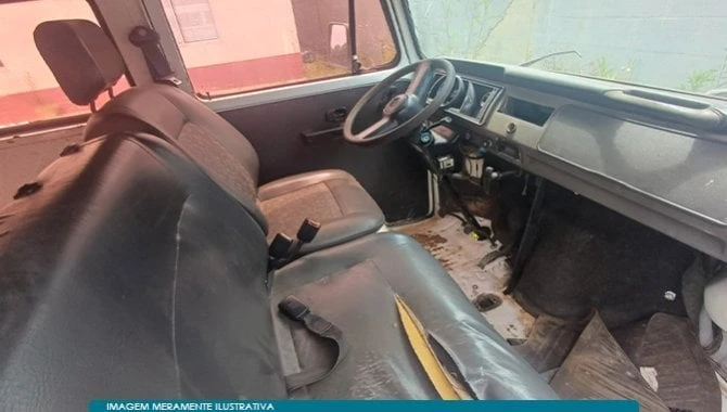 Volkswagen Kombi Kombi 2006 Branco em Concórdia - Santa Catarina
