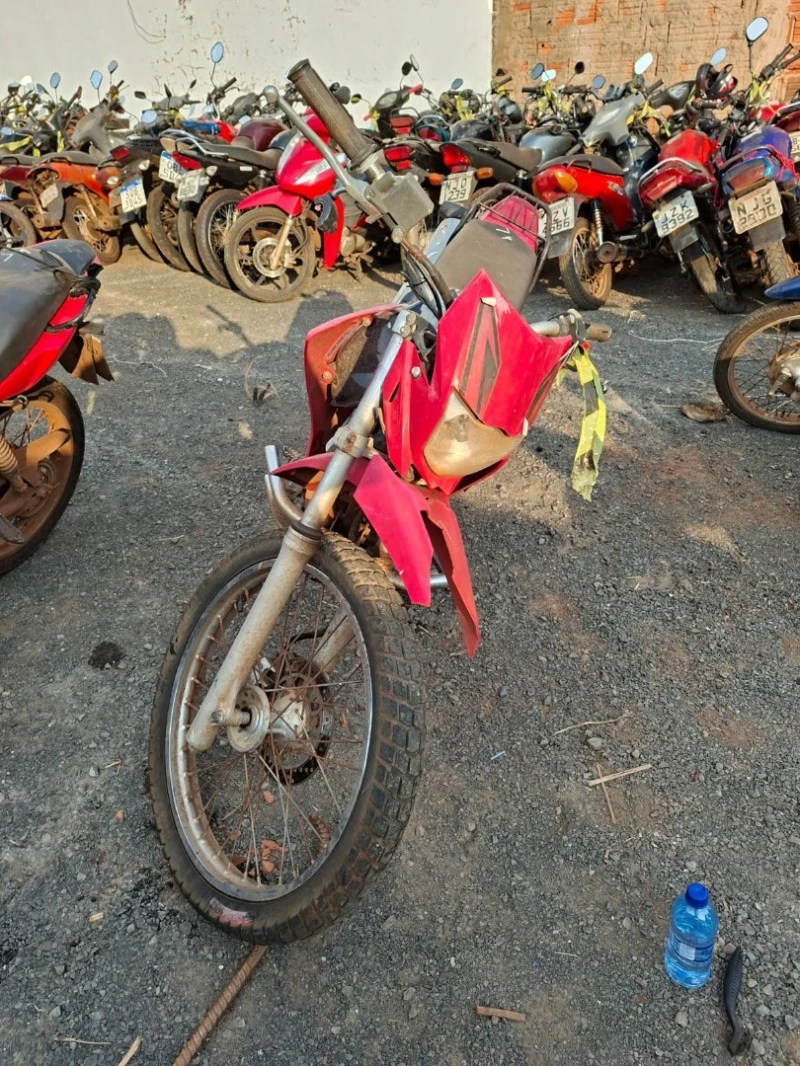 Yamaha XTZ 125K 2011/2012 Vermelha em Tangará Da Serra - Mato Grosso