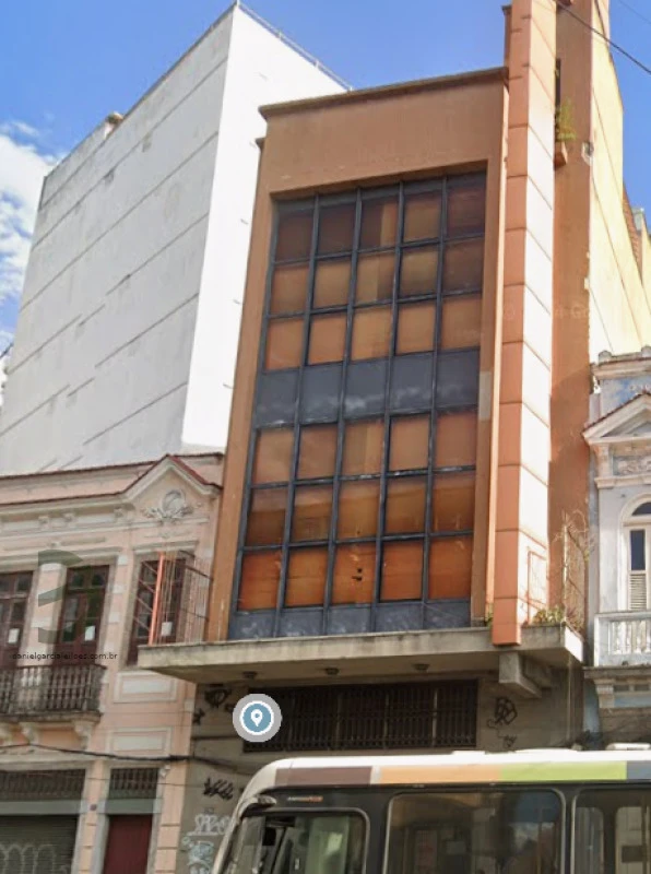 Prédio Comercial com fachada de vidro no Centro em Rio de Janeiro/RJ em Rio De Janeiro - Rio de Janeiro