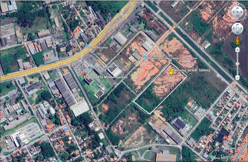 Terreno no Avenida Jorge Amado em Camaçari/BA em Camaçari - Bahia