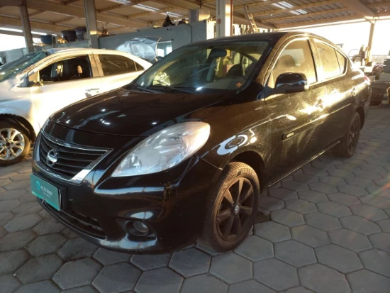 Nissan Versa 16SL FLEX 2012 2013 Manual em Tijucas - Santa Catarina