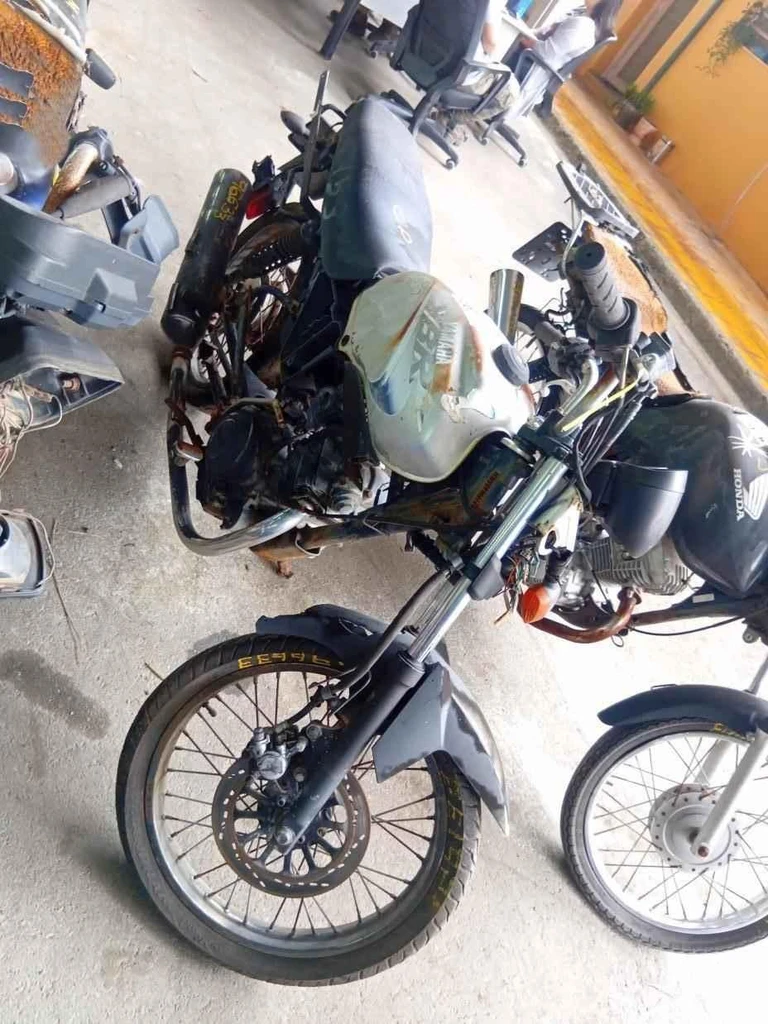 Yamaha YBR 125 2000 Sucata Motor Servível em Campinas - São Paulo