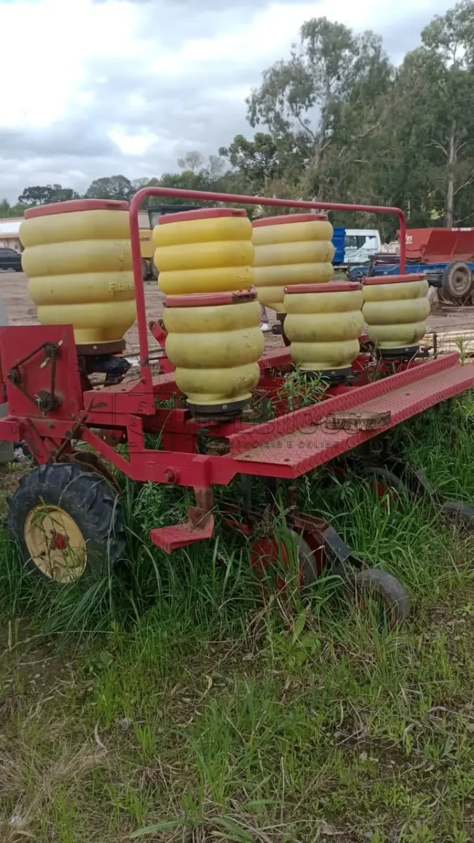 Outro plantadeira adubadeira 3 linhas em Arvorezinha/RS em Arvorezinha - Rio Grande do Sul