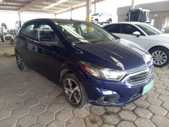 Chevrolet Onix 1.4MT LTZ 2017/2018 em Tijucas - Santa Catarina