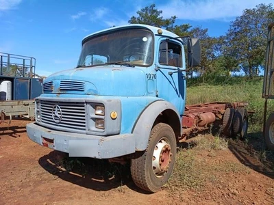 Mercedes-Benz L 2215 1986  Diesel 4x2 em São João Da Boa Vista - São Paulo