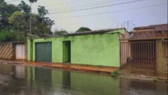 Casa com 200 de terreno e 48 de construção em Monte Carmelo/MG em Monte Carmelo - Minas Gerais
