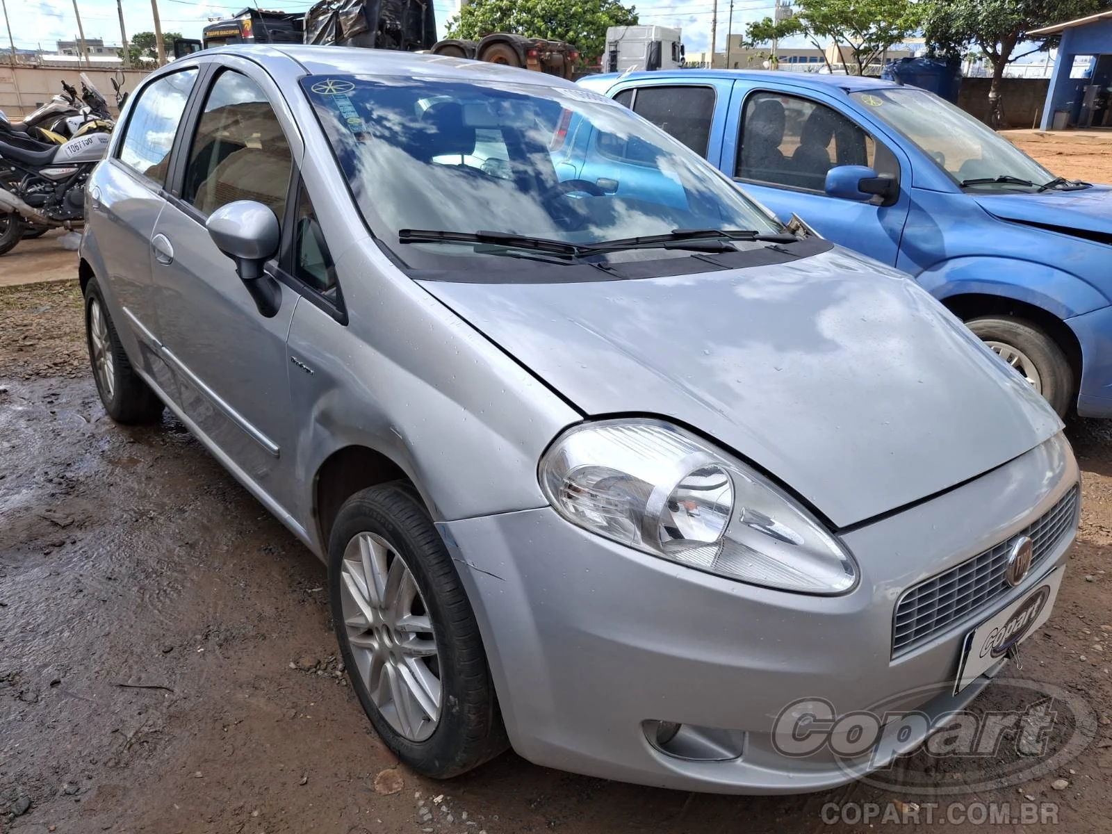 Fiat Punto Essence Dualogic 2011 1.8 16V E.torQ em Aparecida De Goiânia - Goiás