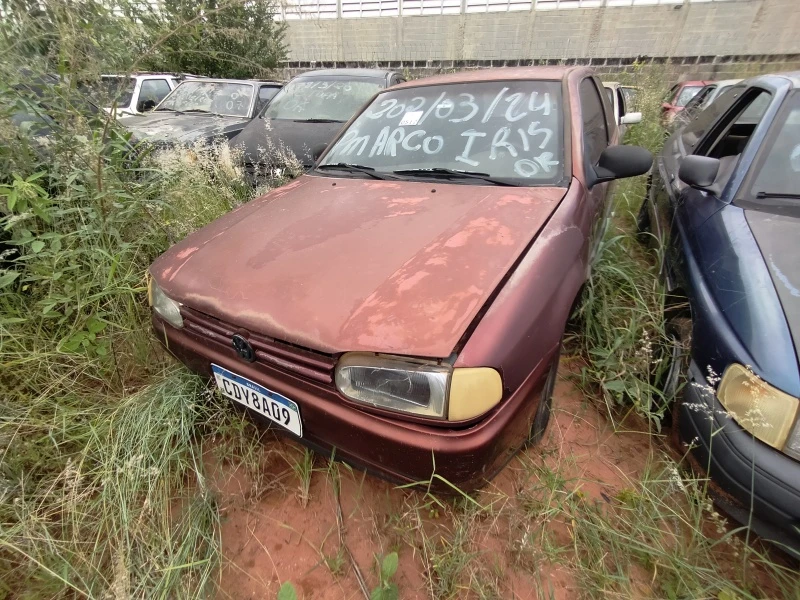 Volkswagen Gol Gol Sucata Marrom Inservível em Tupã - São Paulo