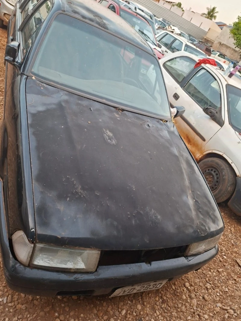 Volkswagen Santana CL 1800 1993/1994 Preta em Tangará Da Serra - Mato Grosso