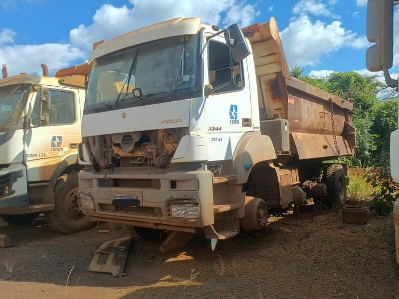 Mercedes-Benz Axor 3344K6X4 2014 Axor 3344K6X4 6x4 Manual Basculante em Araxá - Minas Gerais