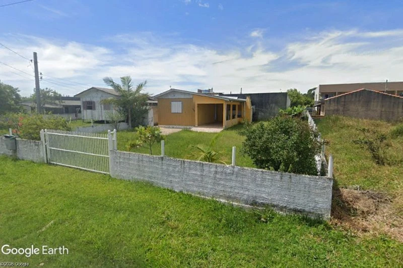 Terreno com 300 m² em Balneário Arroio do Silva SC em Balneário Arroio Do Silva - Santa Catarina